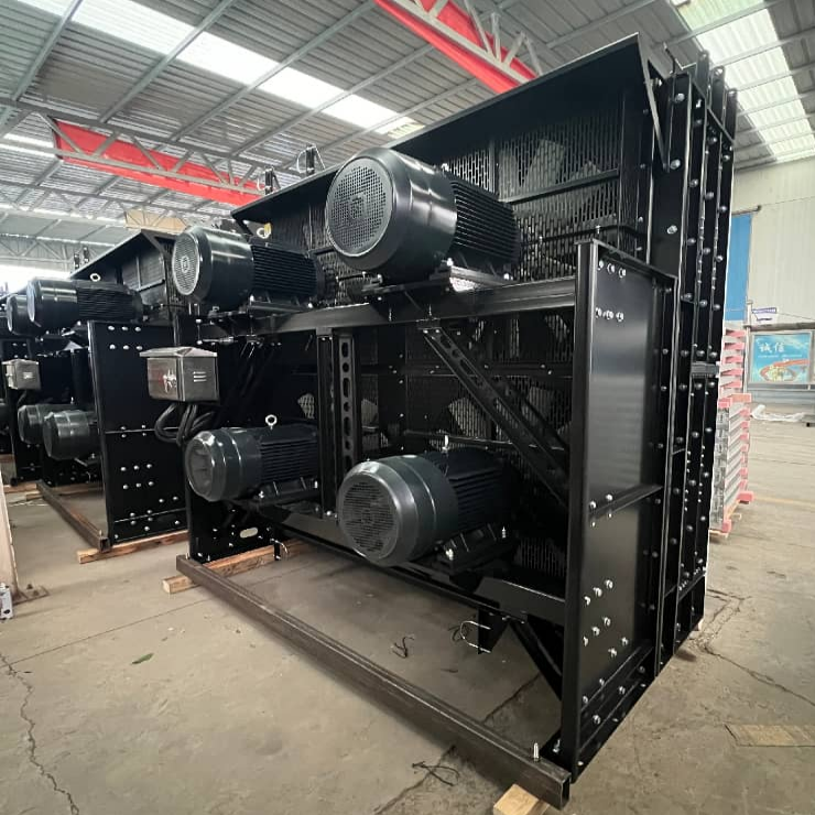 Радиатор с медным баком для воды серии Jichai, изготовленный на заказ с четырьмя двигателями.