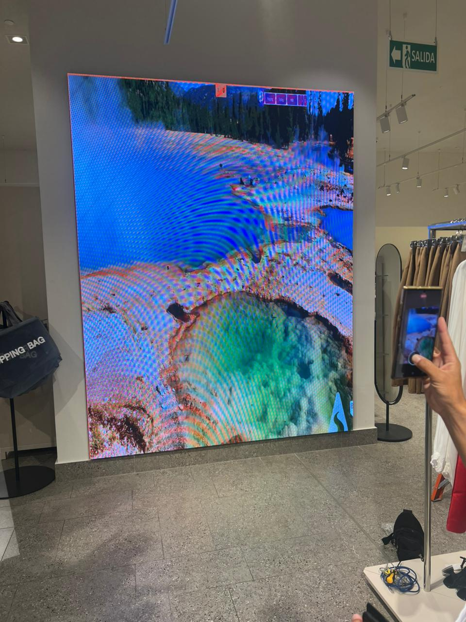 Новый облик: улучшенный опыт | Магазин одежды в Доминиканской Республике представляет ослепительно новый иммерсивный торговый центр со светодиодным дисплеем P2.5