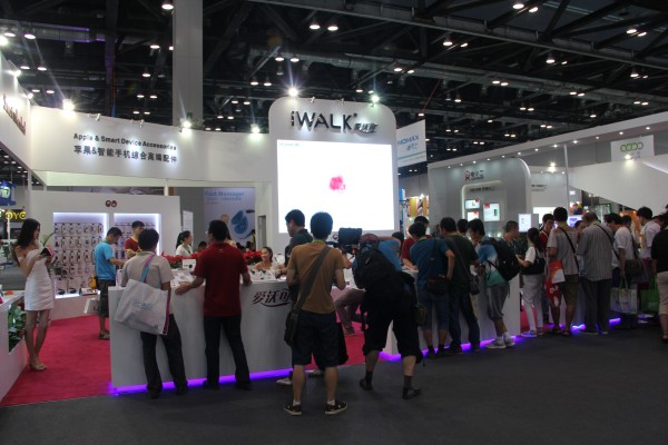 iWalk блистает на Macworld Азия в 2013 году