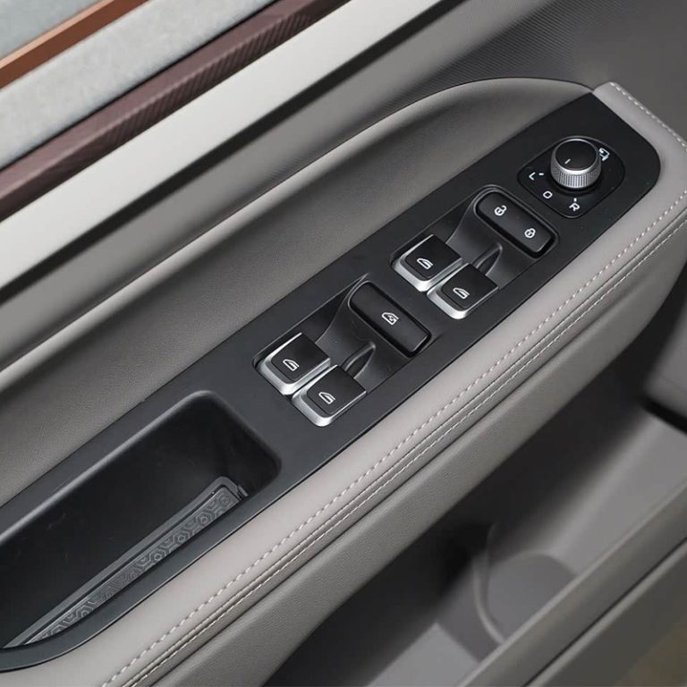 Geely ИКОНА - Синьсян Цзичэн, Лтд.
