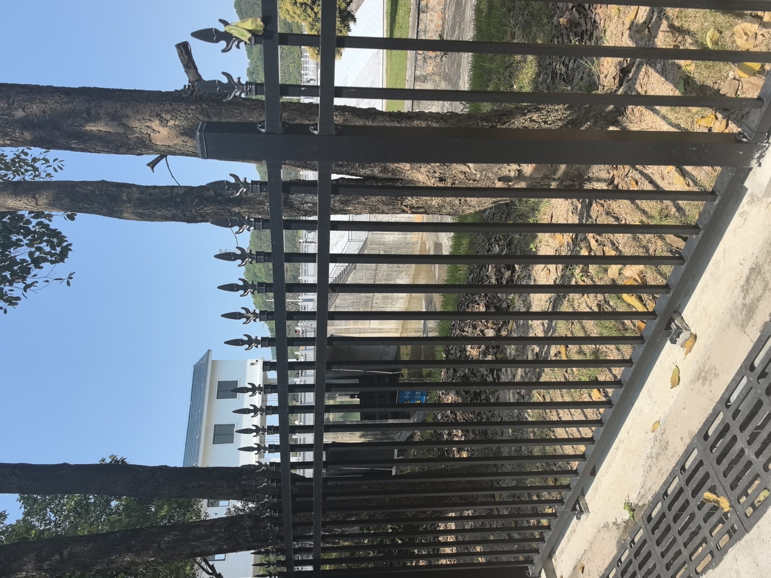 Железный забор