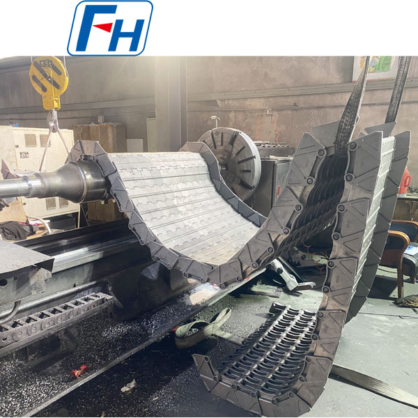 Комбинированный литой приводной ролик для печи термообработки с литым звеньевым ремнем для транспортировки заготовок