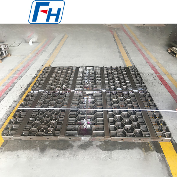 1.4848 Лоточные поддоны из сплава для термообработки, предназначенные для установки на направляющие дна печи