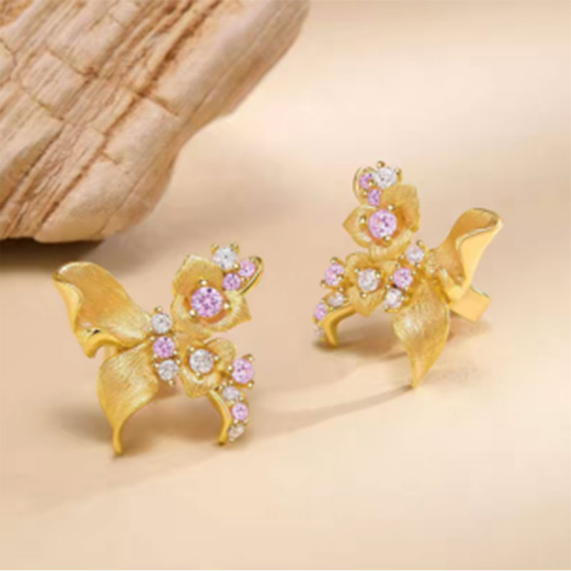 Серьги [Butterfly and Floral Shadow]: новая роскошная коллекция, воплощающая природную эстетику.