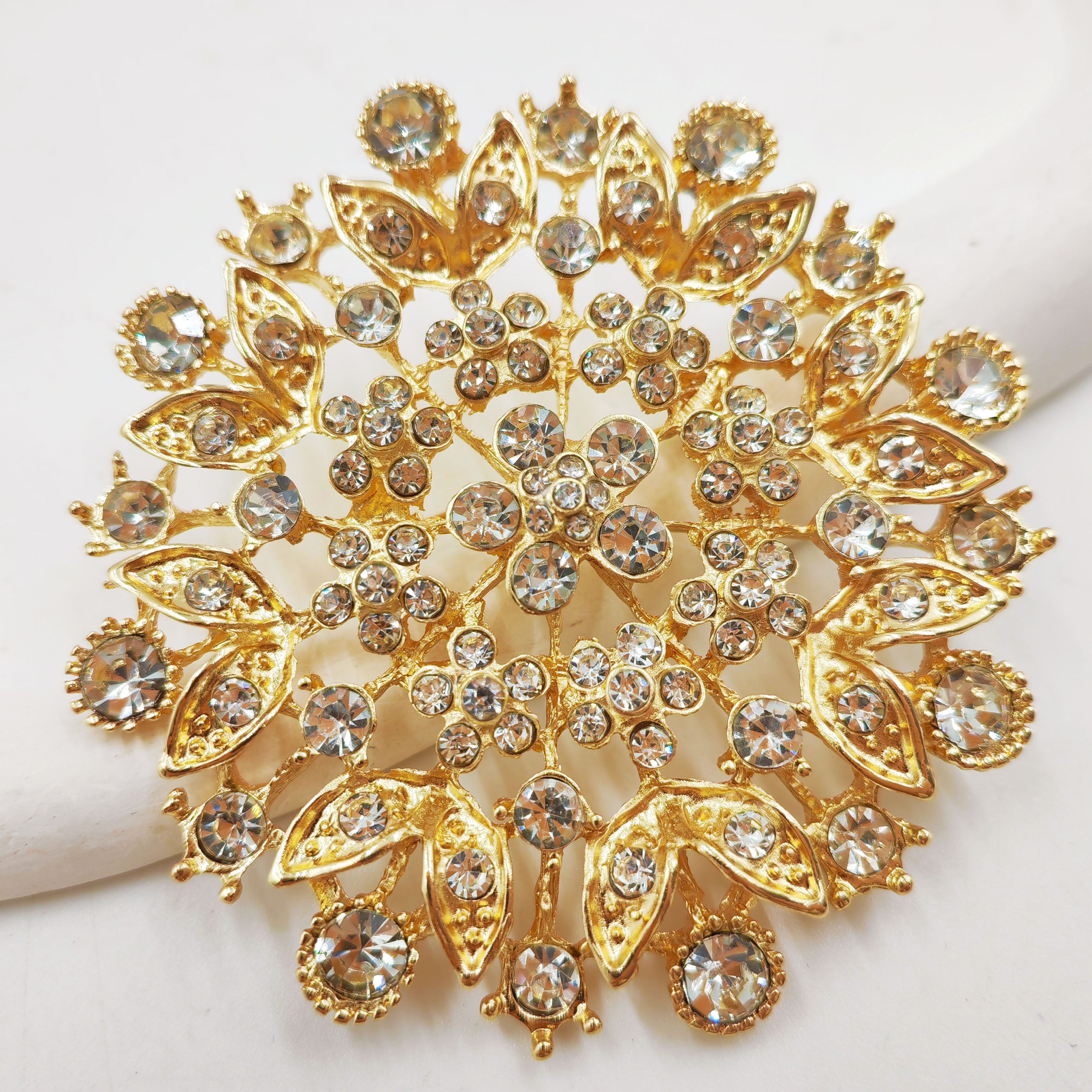 Брошь «Цветущий звездочный взрыв»