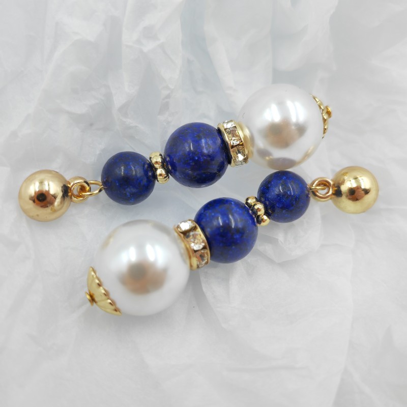 Длинные винтажные серьги в придворном стиле с лазуритом и жемчугом, отличающиеся утонченной роскошью благодаря стразам, контрастному дизайну , визуально стройнят и придают элегантность.