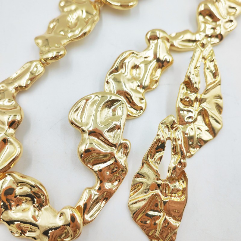 Комплект украшений: колье и серьги с плиссированной текстурой