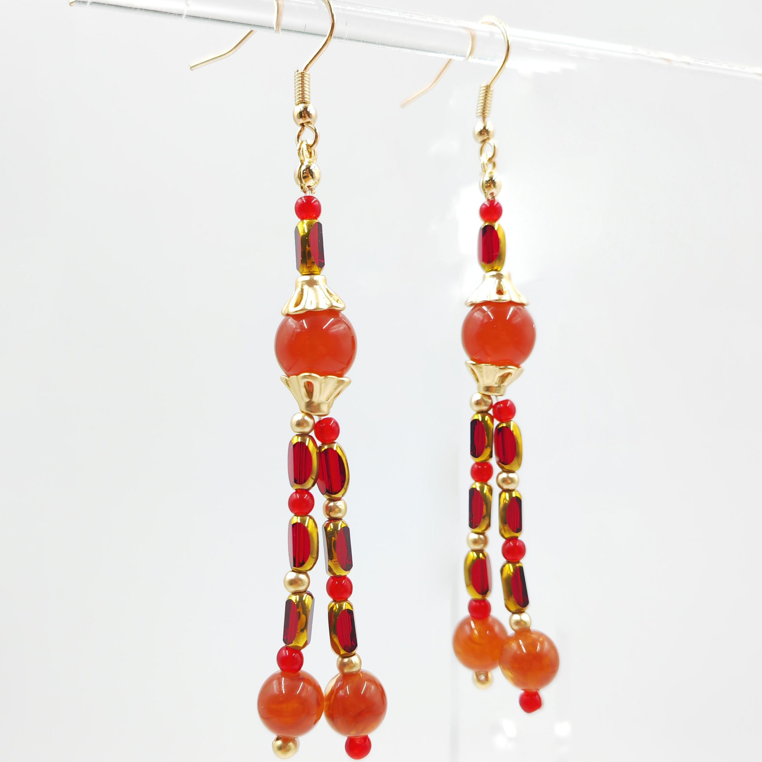 Круглый кулон с кисточкой