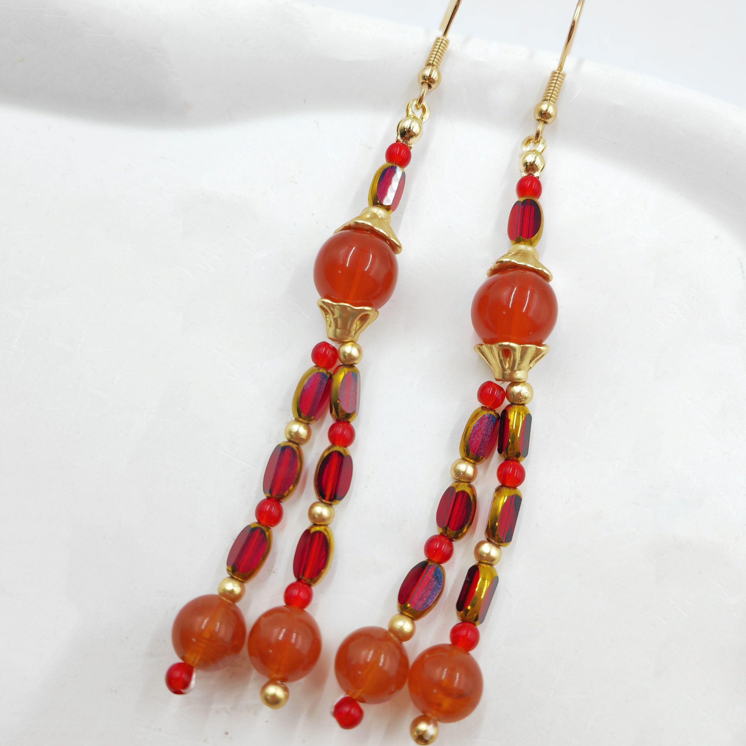 Круглый кулон с кисточкой