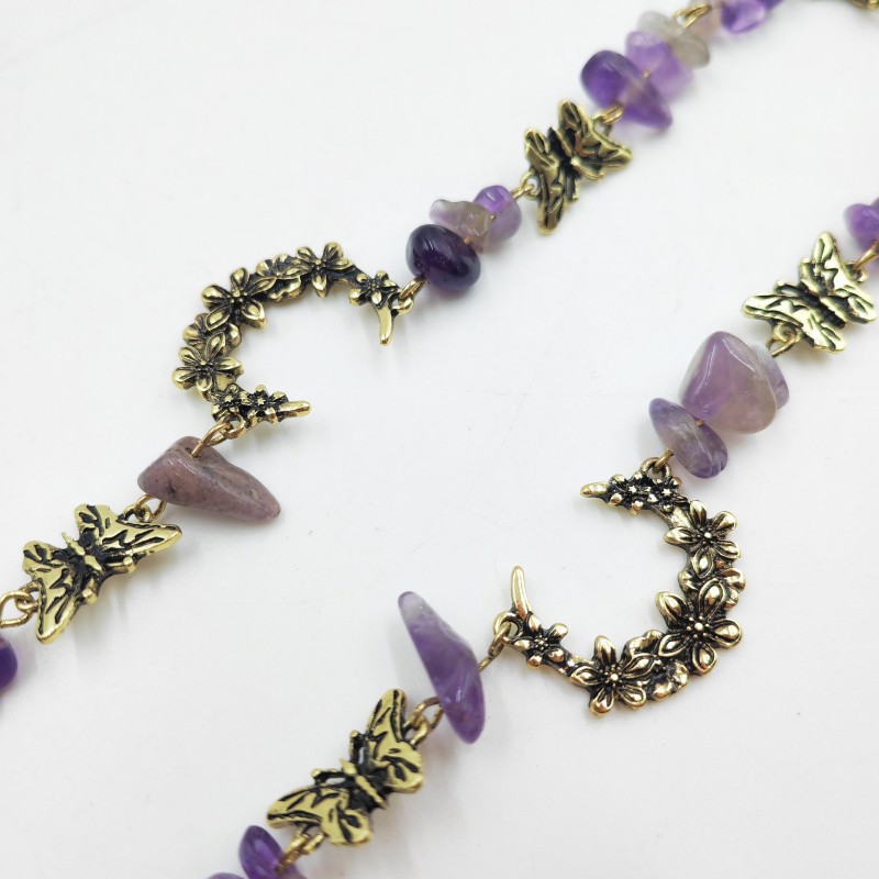 Ожерелье из камешков в виде лунной бабочки