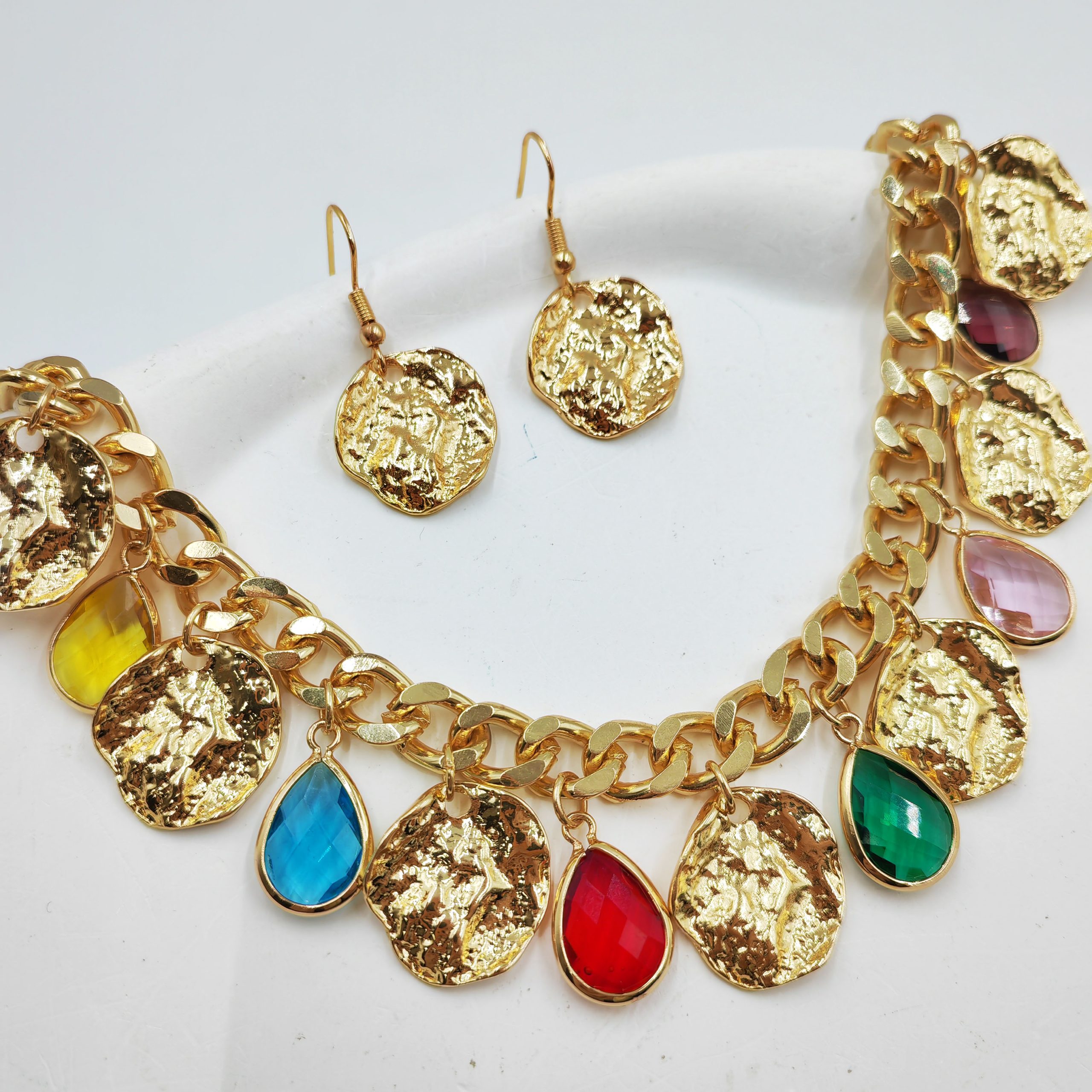 Ожерелье из сплава