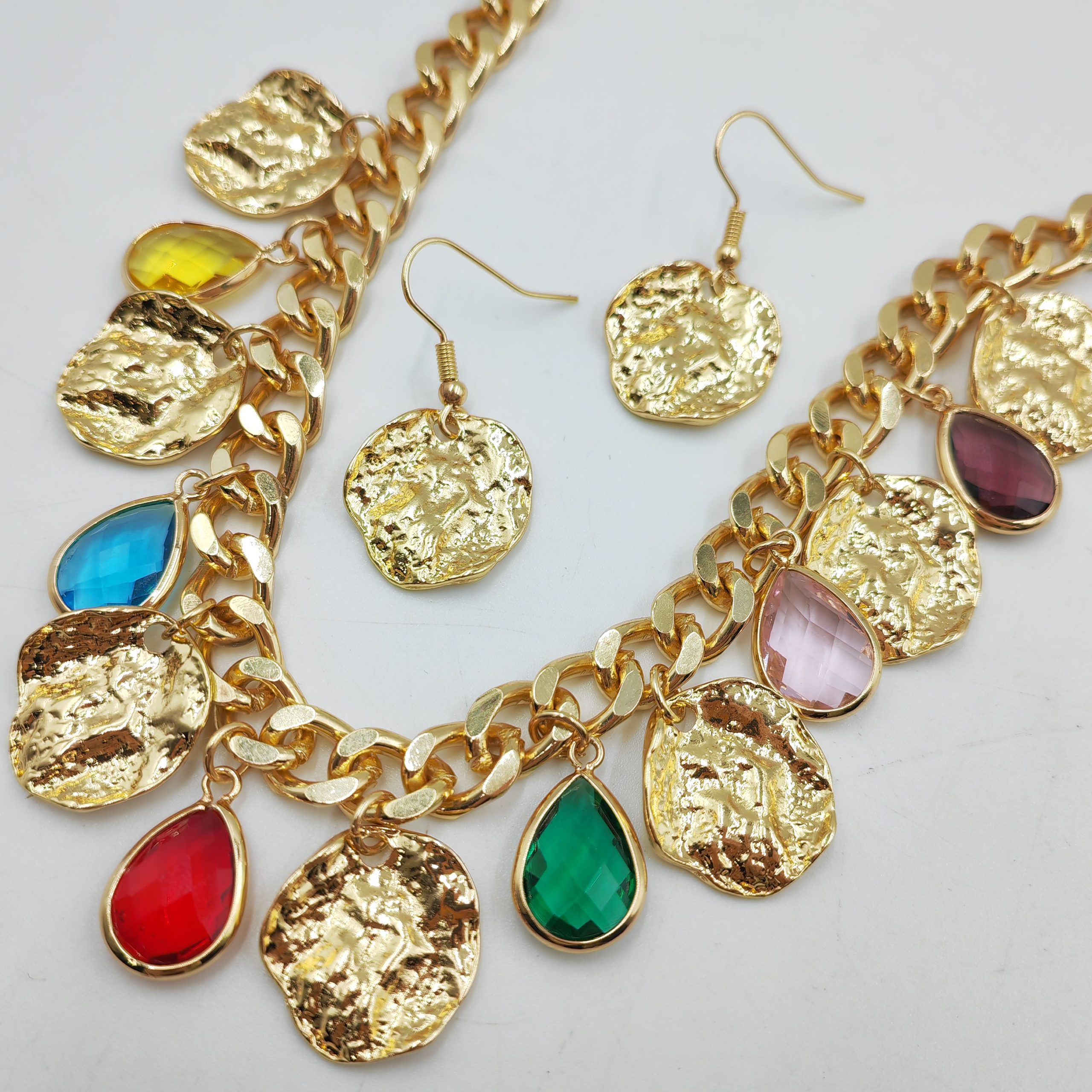 Ожерелье из сплава