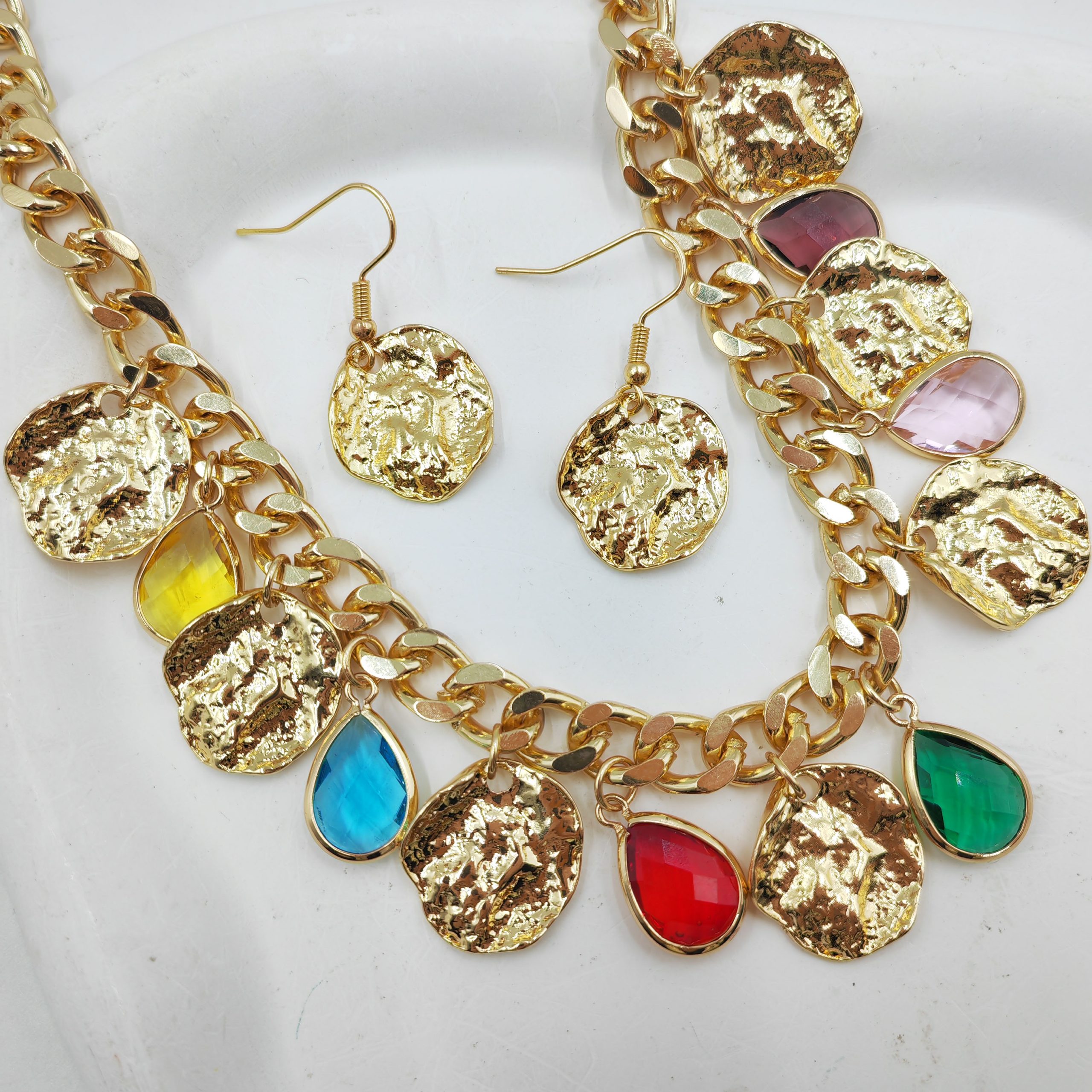 Ожерелье из сплава