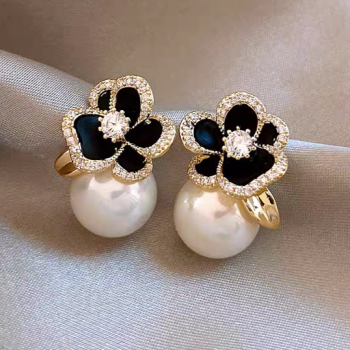 Серьги-гвоздики с жемчужинами в форме цветка (1)