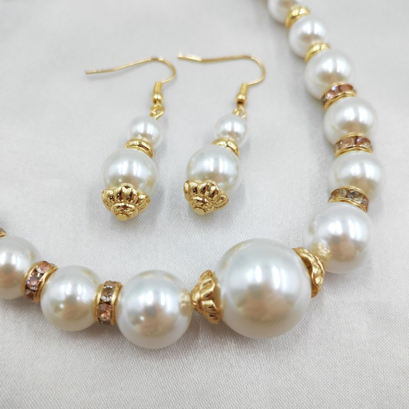 жемчужное ожерелье и серьги