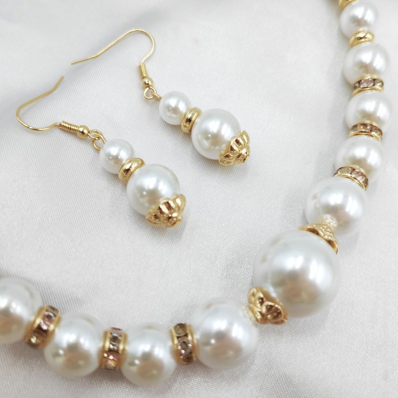 жемчужное ожерелье и серьги