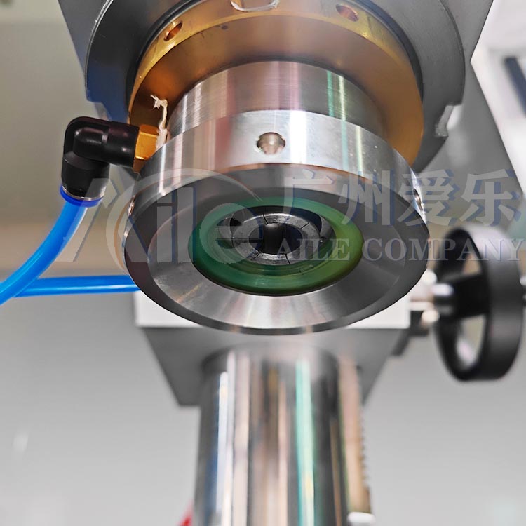 Полуавтоматический заправочный аппарат для высокочистого кислорода