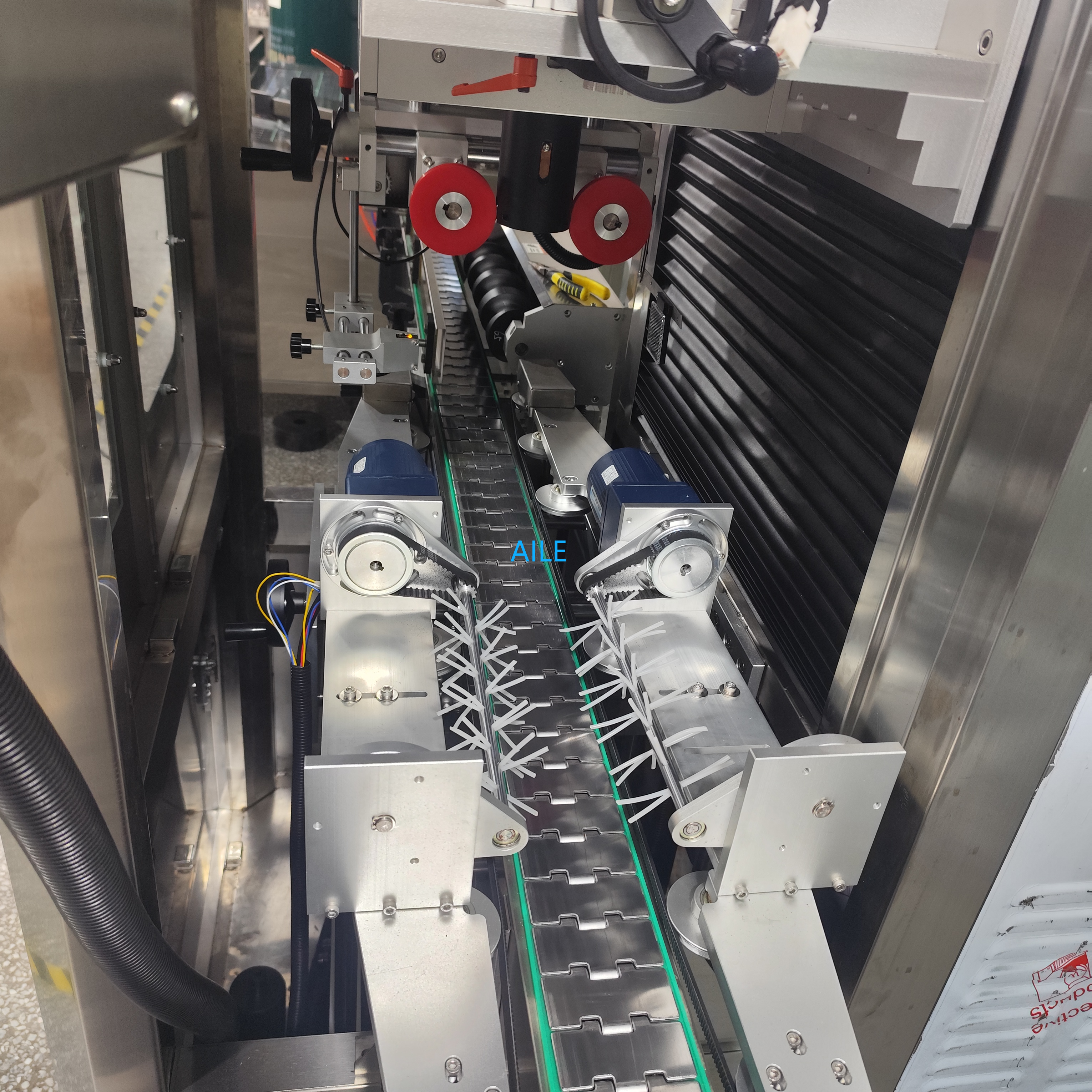 Автоматическая этикетировочная машина для высоких баллонов