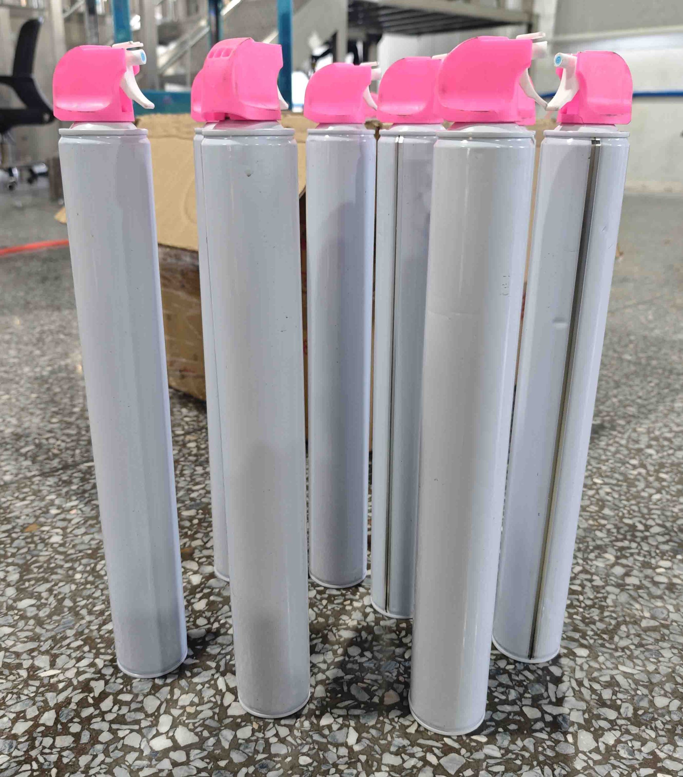 Машина для изготовления крышек распылительных насадок для аэрозолей