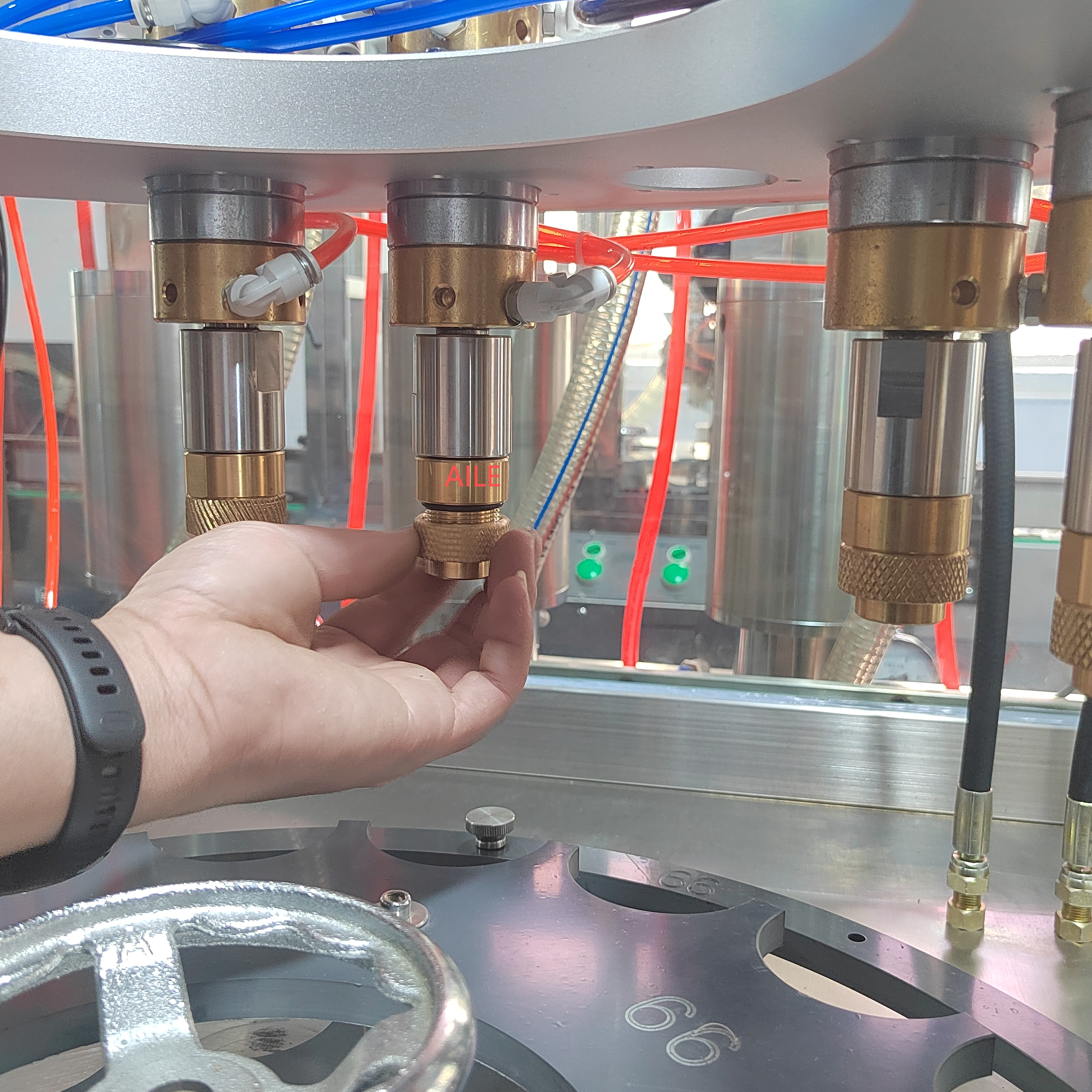 Решение проблемы утечки воздуха в надувной головке: Замените шайбу.