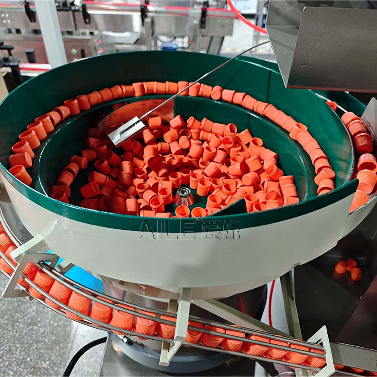 Высокоскоростная машина для насадки на аэрозольные баллончики