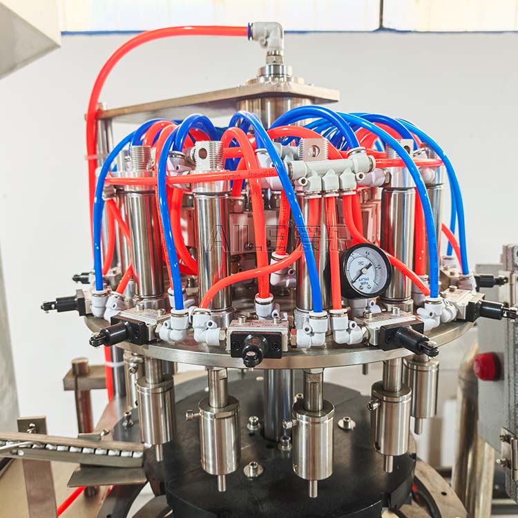 Высокоскоростная машина для насадки на аэрозольные баллончики