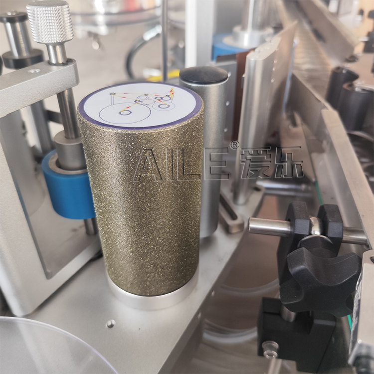 Автоматическая машина для позиционирования и маркировки аэрозольных баллончиков