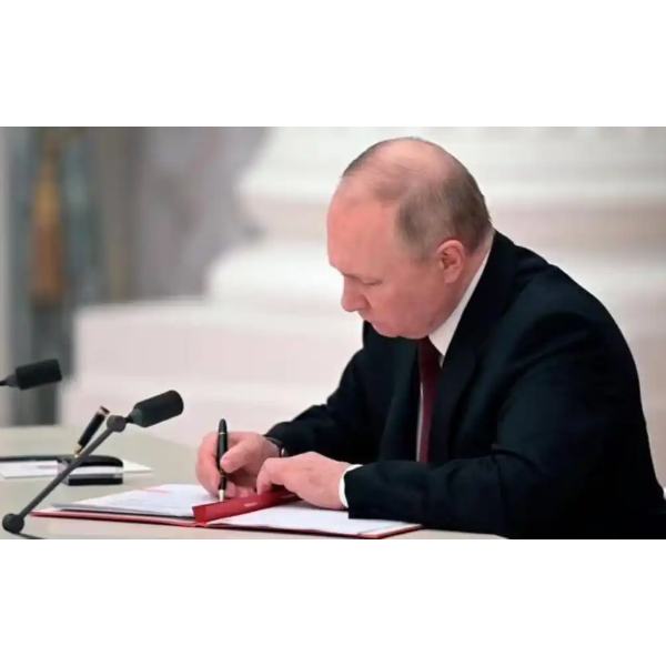Китай и Россия подписали более двадцати соглашений о сотрудничестве, ознаменовав начало новой эры стратегического сотрудничества