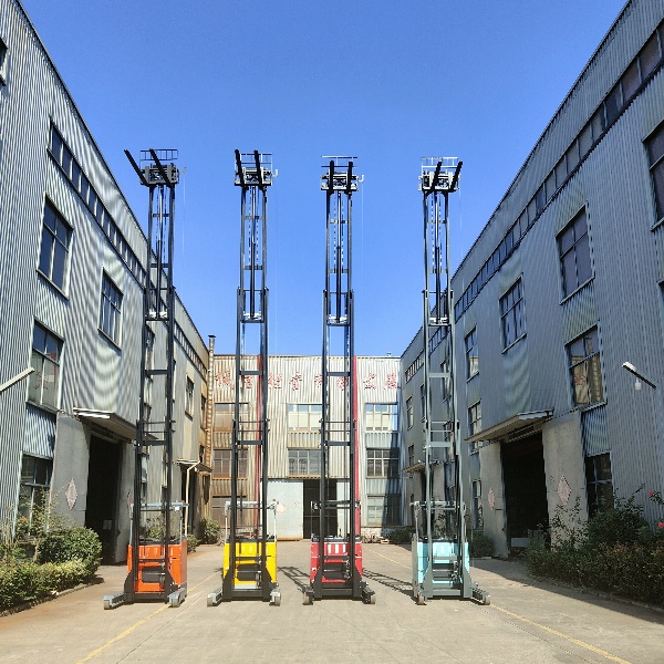 1,5-тонный 11-метровый ричтрак с кабиной впереди — презентация продукции