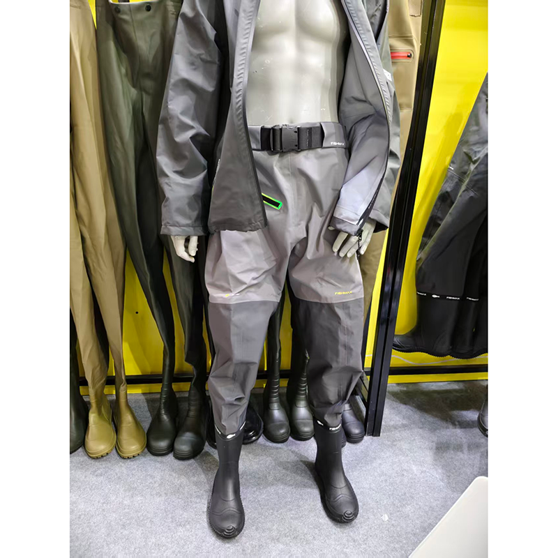 Водонепроницаемые и дышащие брюки европейского типа с завышенной талией.