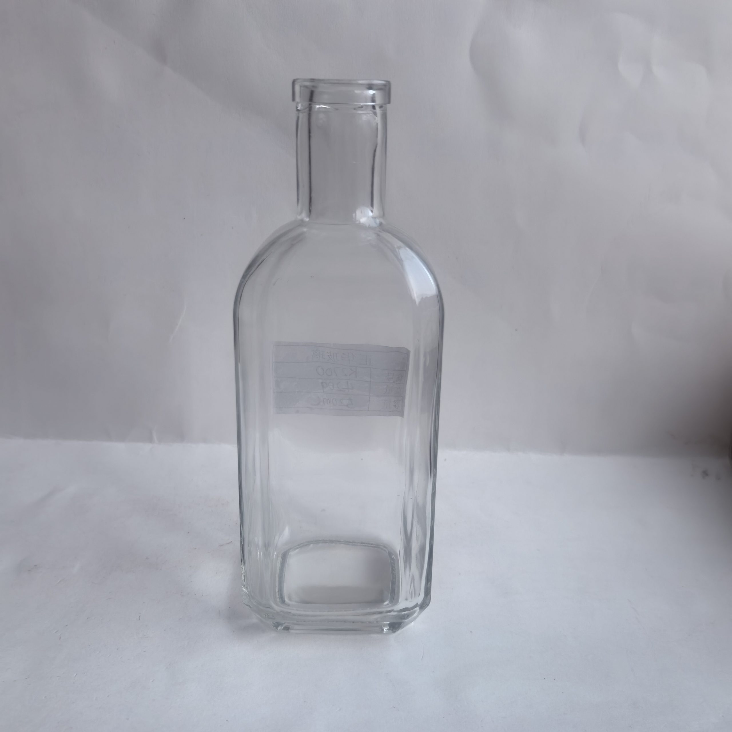 Стеклянная бутылка для вина объемом 520 мл