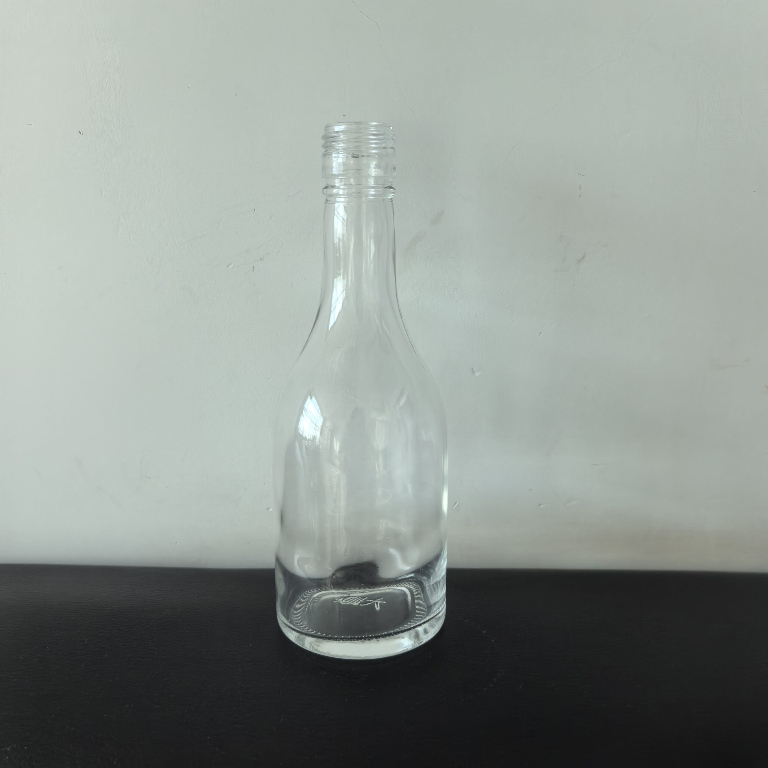 Стеклянная бутылка объемом 350 мл