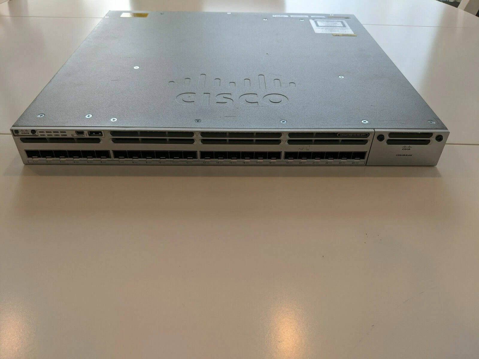 Базовый IP-коммутатор Cisco WS-C3850-24XS-E с 24 портами Ethernet SFP+, мощность 715 Вт переменного тока