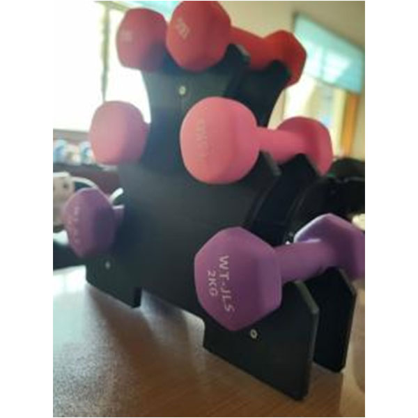 Гантели с пластиковым покрытием прочно удержива...