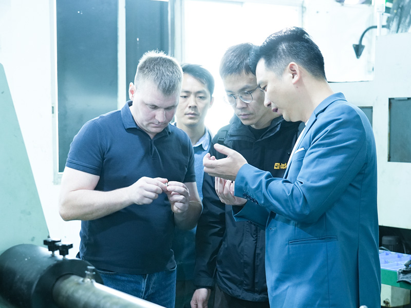Приветствуем международных клиентов