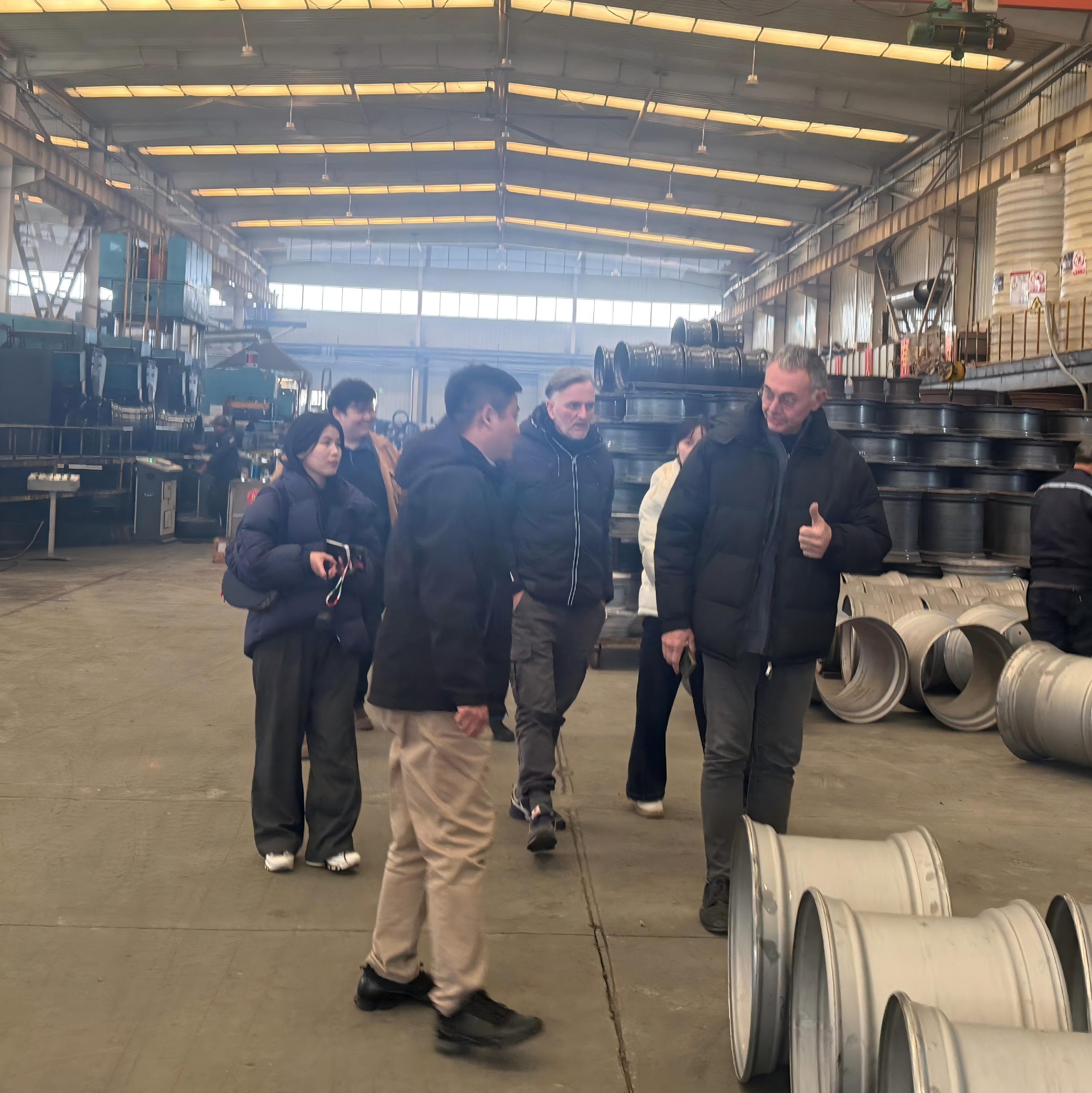 Международное признание, двигаться вперед с честью! Итальянская делегация посетила наш завод для осмотра и проверки, выражая высокое признание нашей мощью!