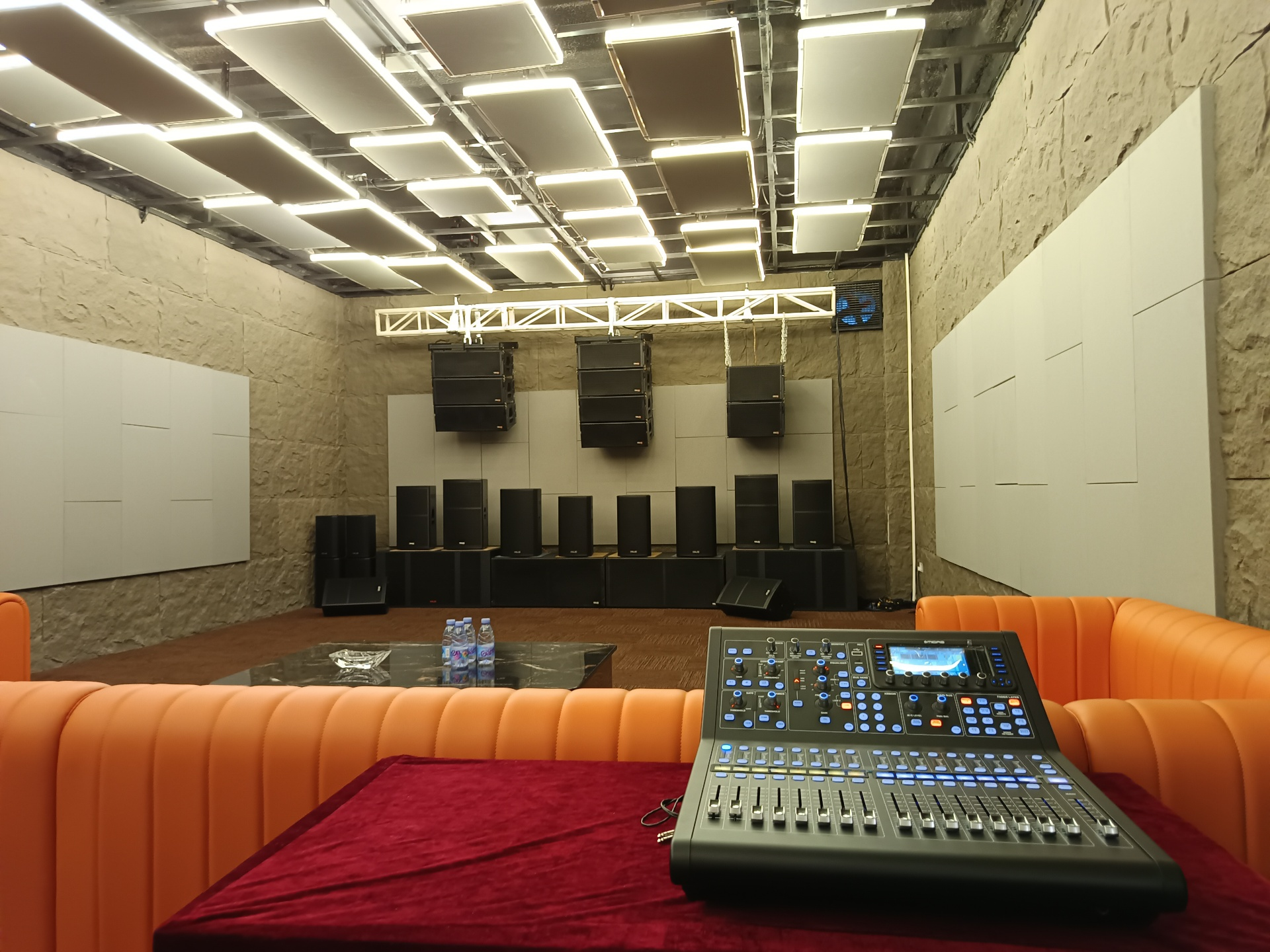 Профессиональная аудиосистема нового поколения: современный демонстрационный зал звукового оборудования открывает новые возможности для аудиоиндустрии