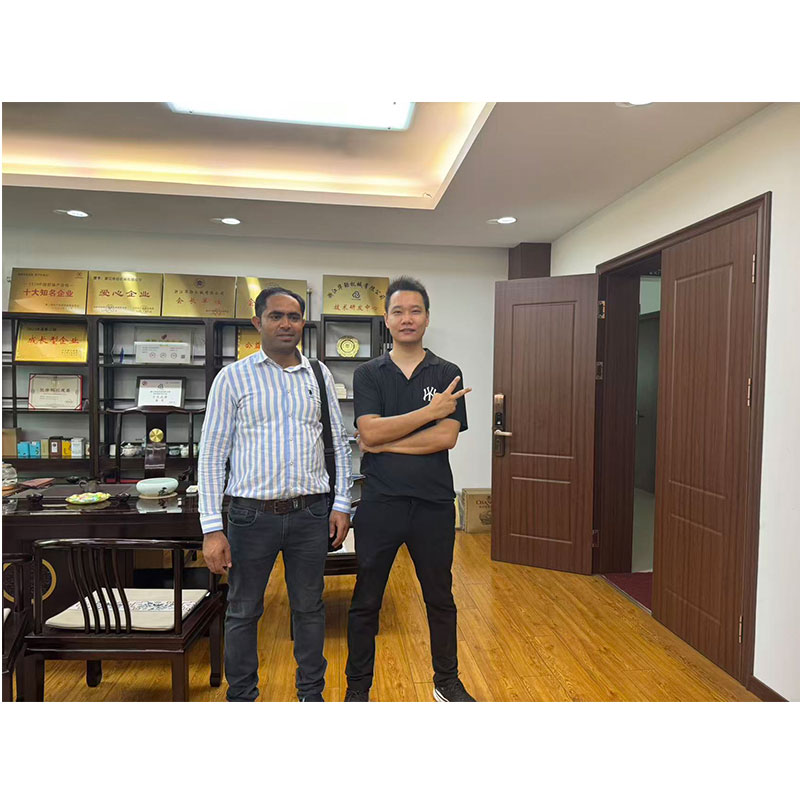 За руки! Летающие пластиковые машины в уэйне приветствуют важных индийских гостей и открывают новые возможности для сотрудничества