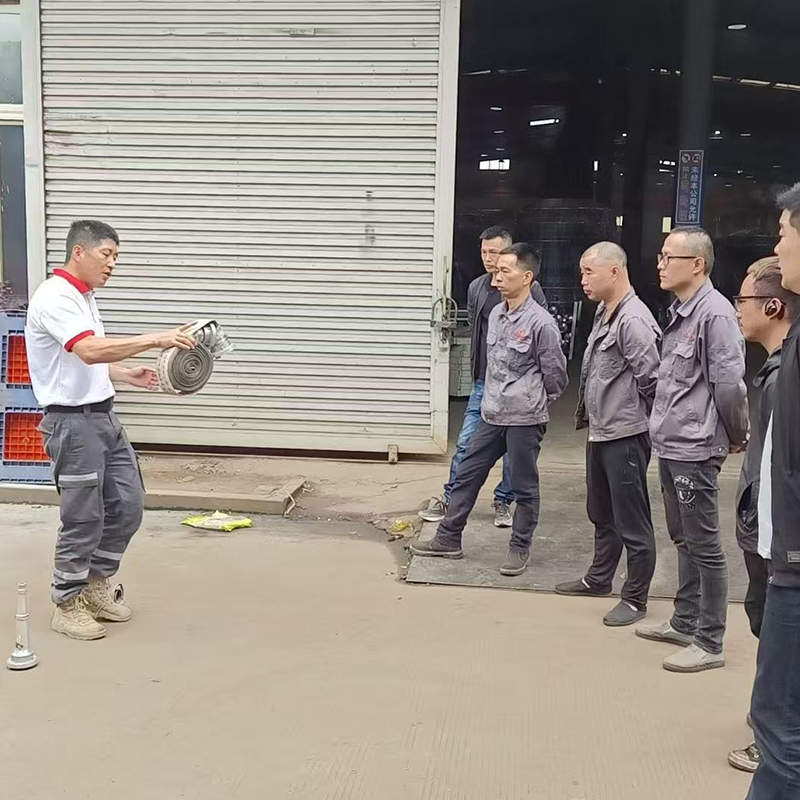 Оцепите периметр! Мой департамент проводит демонстрацию пожаротушения