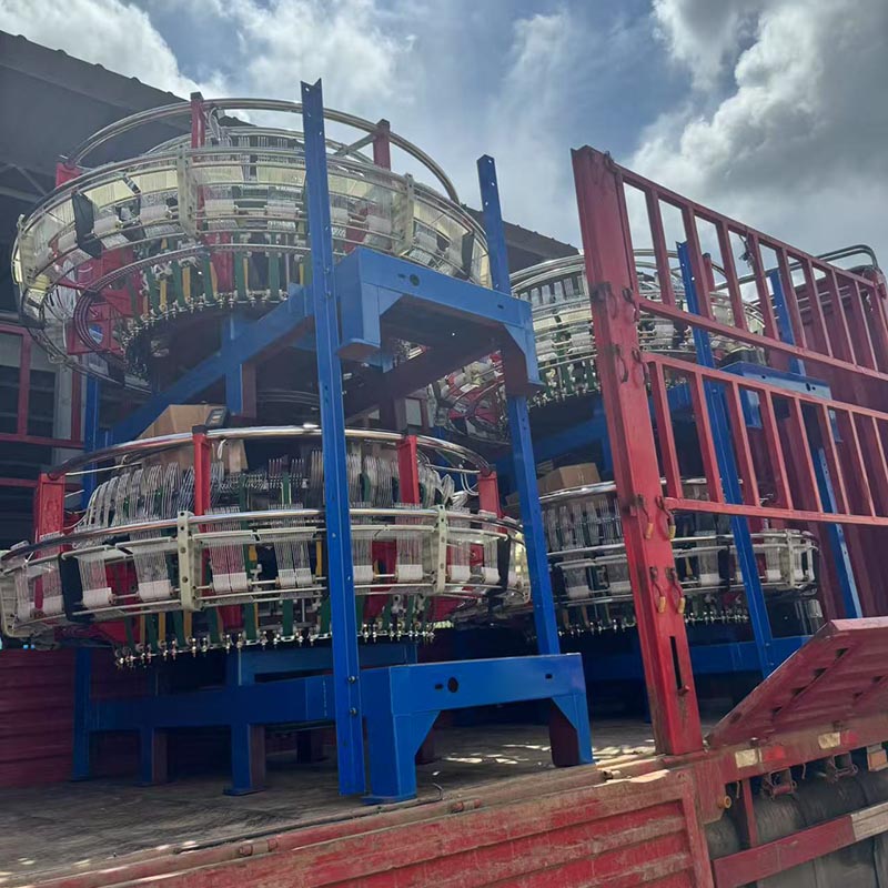 Компания “institute plastic machine LTD” успешно доставала 4 комплекта станков для пакистанских клиентов