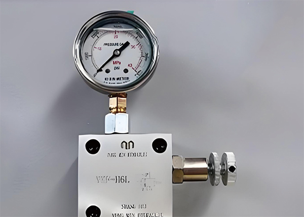 Одноколонный гидравлический пресс | C-образная конструкция