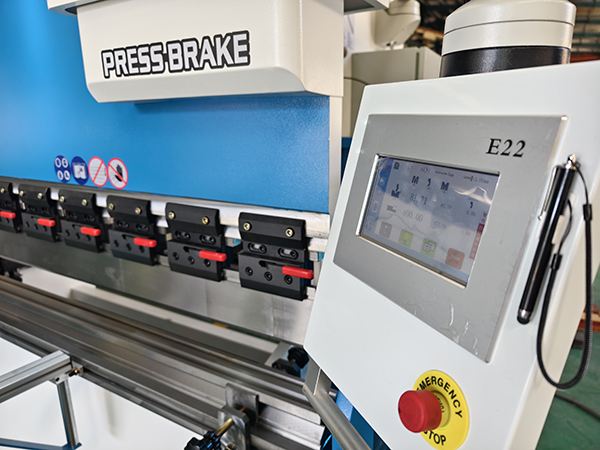 Листогибочный пресс с сервоприводом