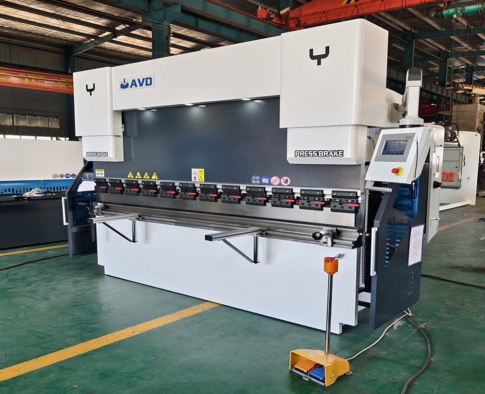 Листогибочный пресс с сервоприводом NC 80T/2500 мм