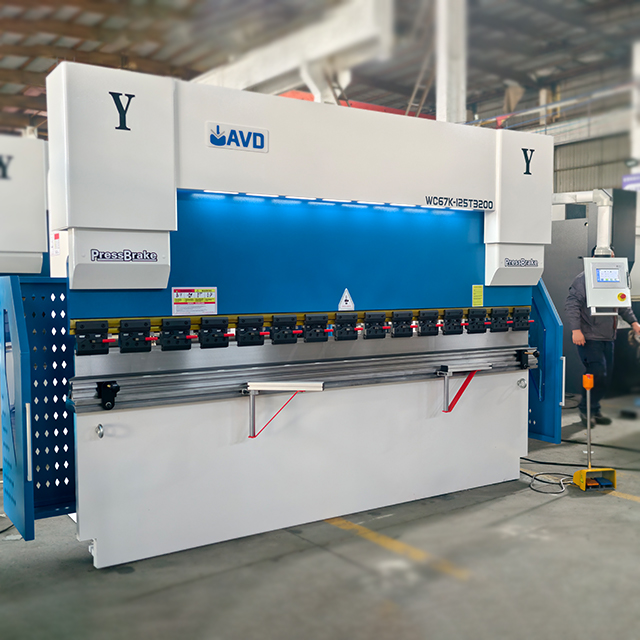 AVD успешно отгрузила партию листогибочных станков различных спецификаций (30T1600, 63T3200 и др.) в Бразилию