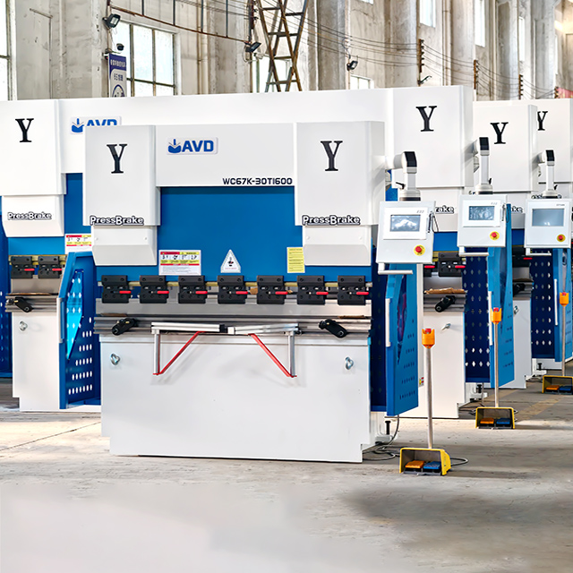 AVD успешно отгрузила партию листогибочных станков различных спецификаций (30T1600, 63T3200 и др.) в Бразилию