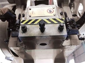 Ползун (RAM) J23 наклонный механический штамповочный станок1