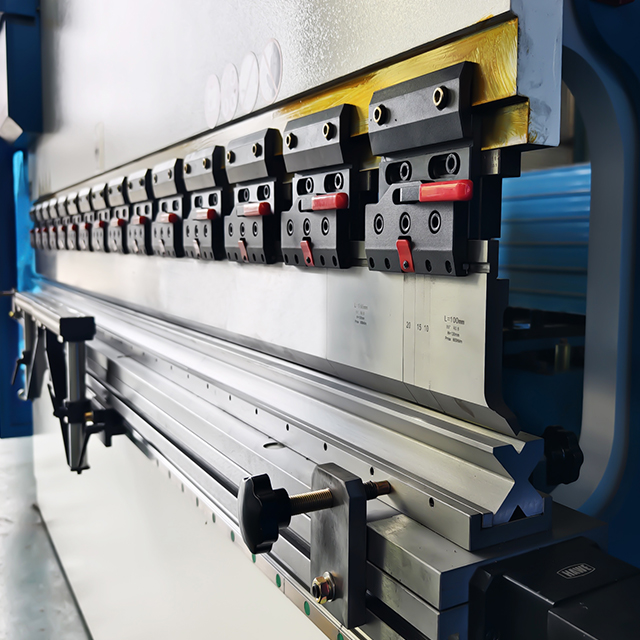 Листогибочный пресс с сервоприводом