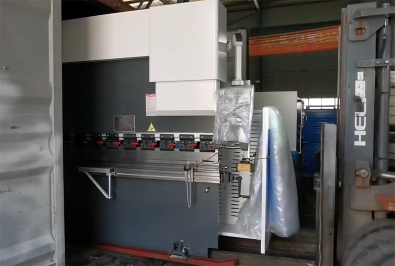 Поставка высокоточного гибочного пресса AVD — повышение эффективности и сохранение прибыли