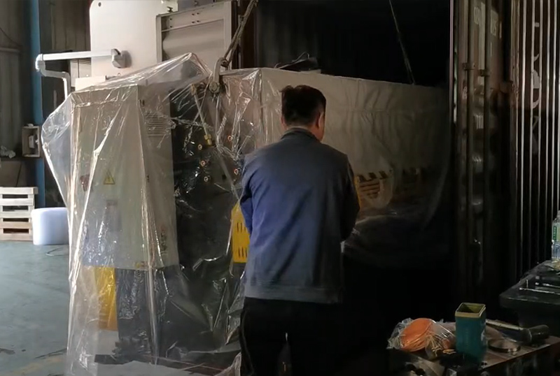 Поставка высокоточного гибочного пресса AVD