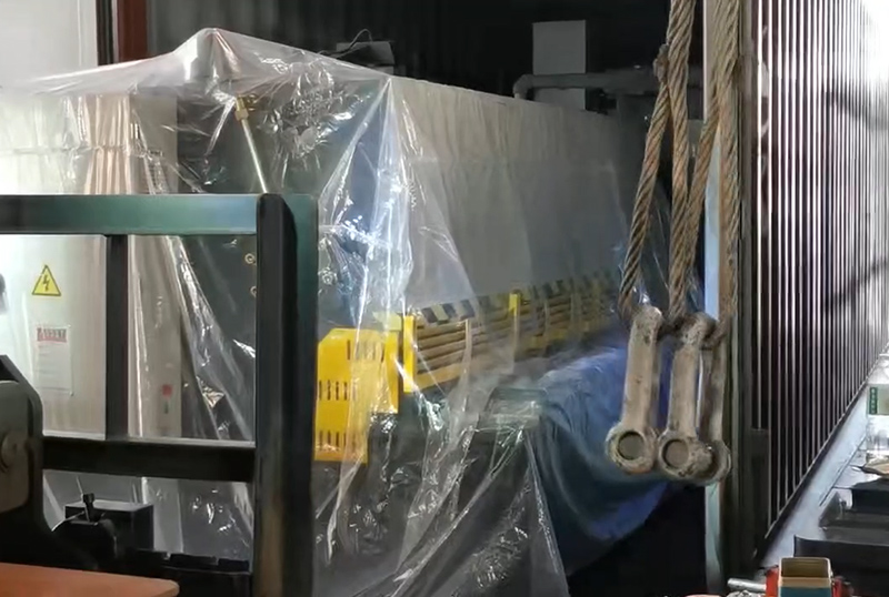 Поставка высокоточного гибочного пресса AVD